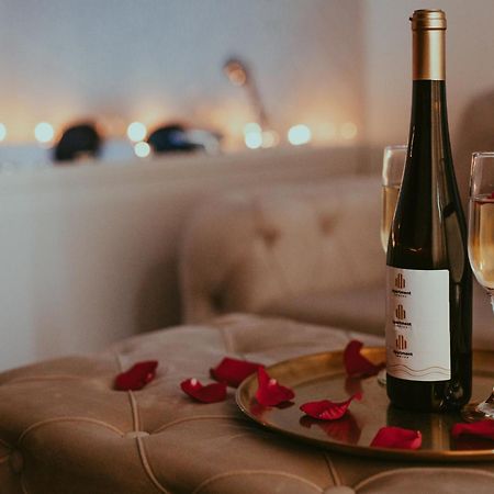 Luxury Jacuzzi Apartment モスタル エクステリア 写真