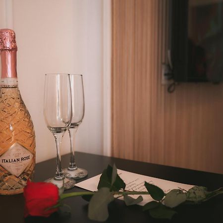 Luxury Jacuzzi Apartment モスタル エクステリア 写真