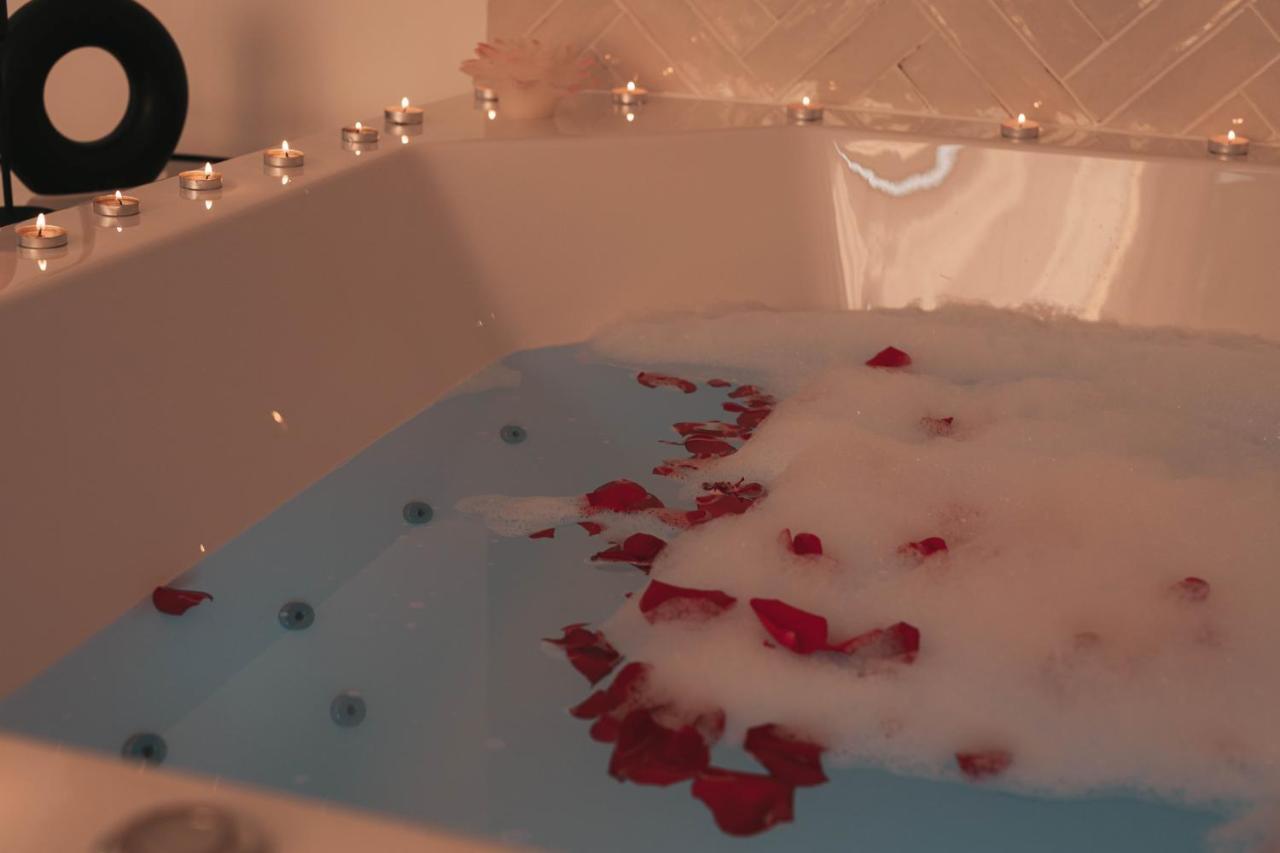 Luxury Jacuzzi Apartment モスタル エクステリア 写真