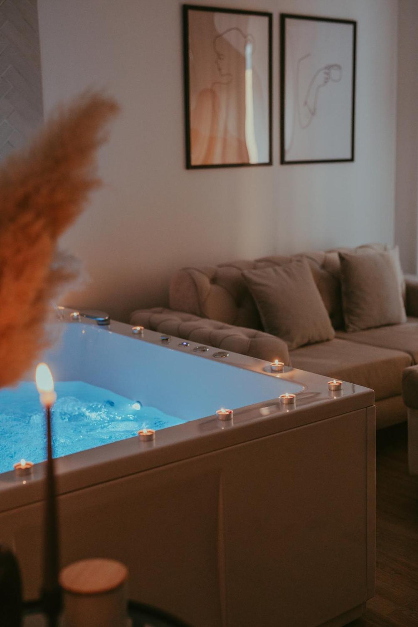 Luxury Jacuzzi Apartment モスタル エクステリア 写真