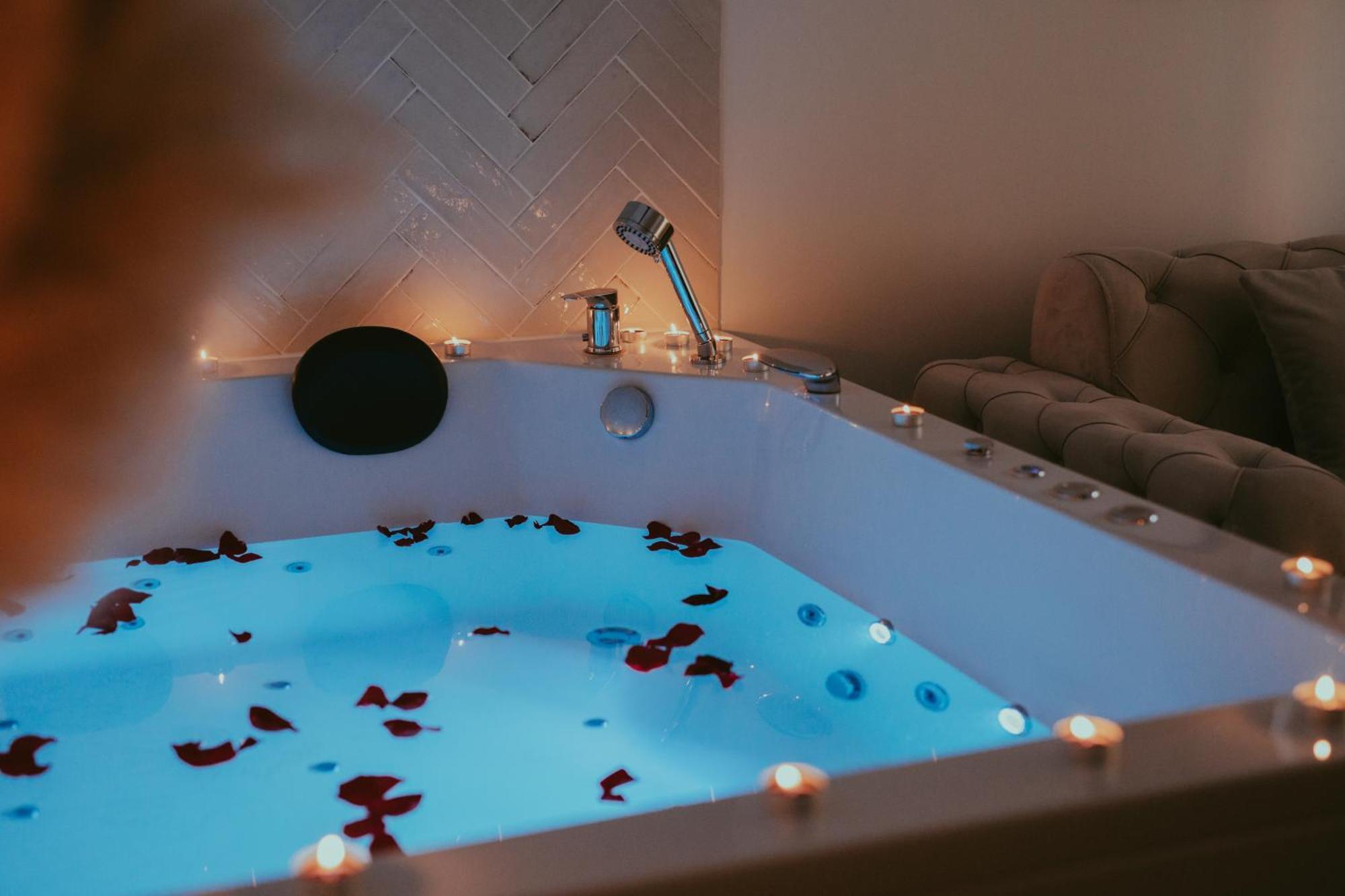 Luxury Jacuzzi Apartment モスタル エクステリア 写真