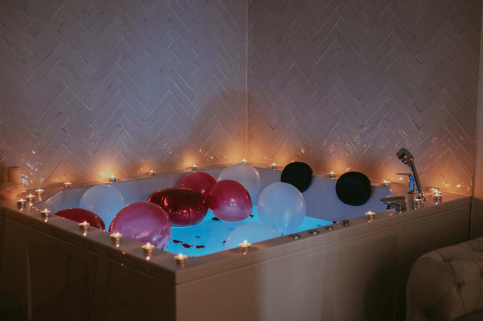 Luxury Jacuzzi Apartment モスタル エクステリア 写真