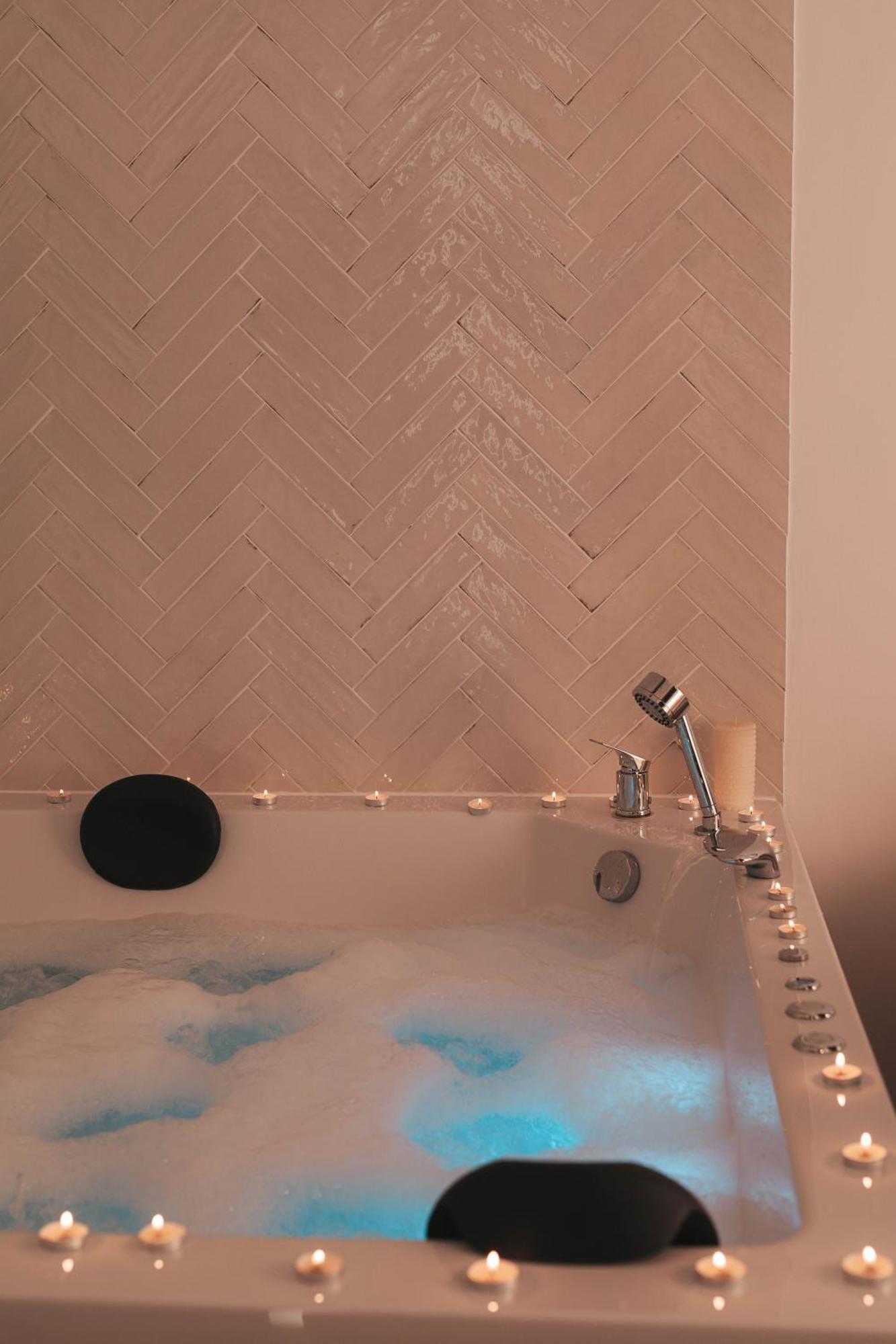 Luxury Jacuzzi Apartment モスタル エクステリア 写真