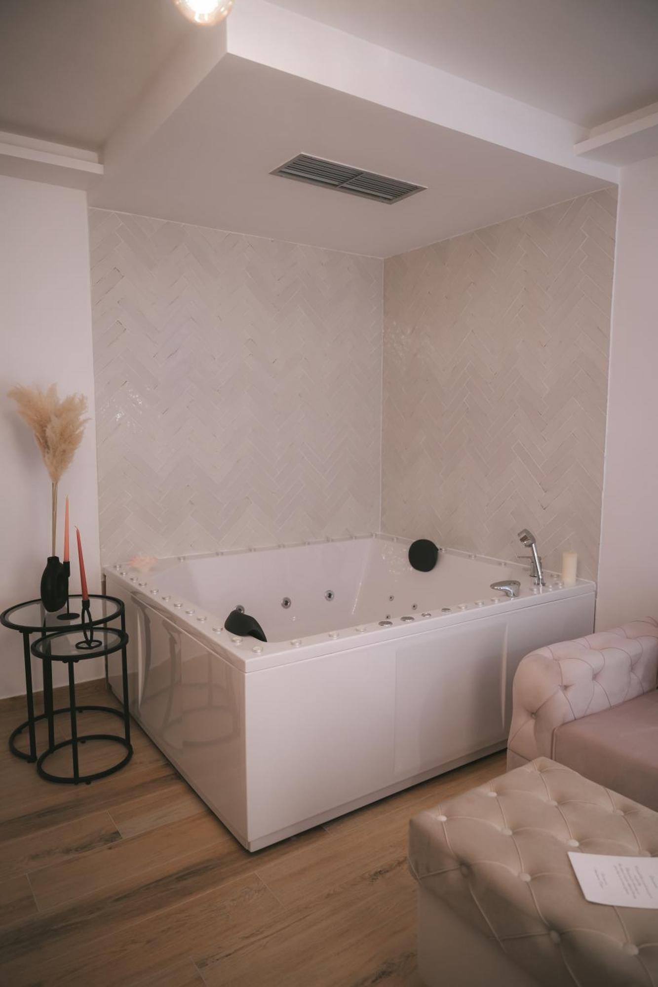 Luxury Jacuzzi Apartment モスタル エクステリア 写真